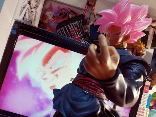 巨型系列  黑悟空（超级赛亚人桃红）