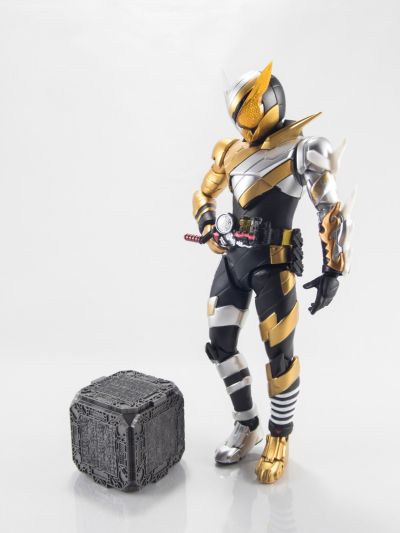 S.H.Figuarts  假面骑士创骑 实验形态  （兔子巨龙形态）