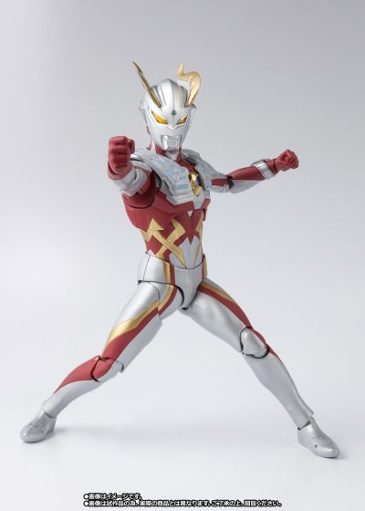 S.H.Figuarts 强壮日冕型赛罗与月神奇迹型赛罗