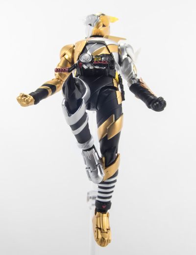 S.H.Figuarts  假面骑士创骑 实验形态  （兔子巨龙形态）