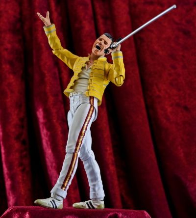 S.H.Figuarts 皇后乐队 佛莱迪·摩克瑞《Live At Wembley Stadium》