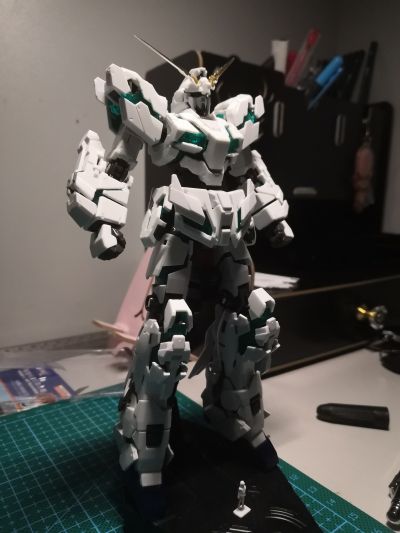 RG 1/144  全装独角兽高达