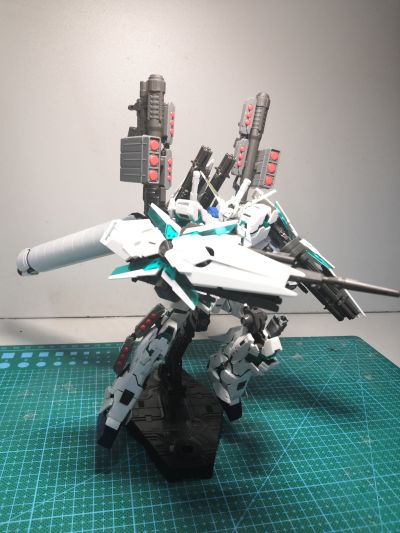 RG 1/144  全装独角兽高达