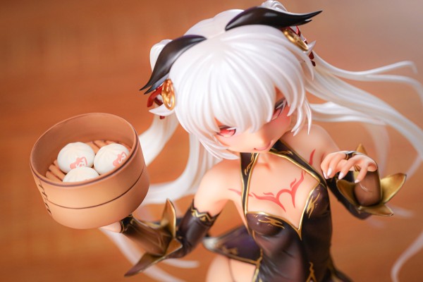 大褐色时代 褐色旗袍娘 菲琳娜·瓦尔