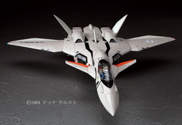 超时空要塞plus 1/72 VF-11B Thunderbolt