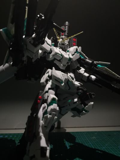 RG 1/144  全装独角兽高达