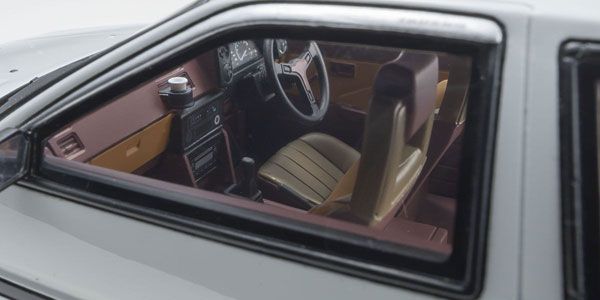 KYOSHO 原创 1/18 新剧场版 头文字D 丰田 Sprinter Trueno AE86 ＆ 藤原拓海手办