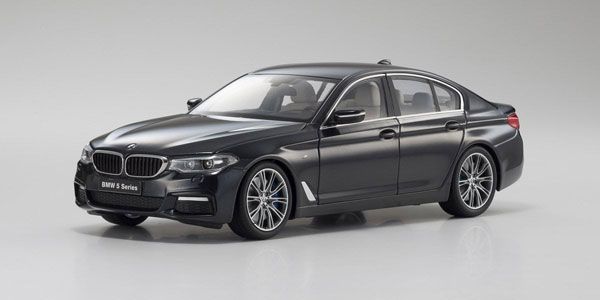 原创 1/18 BMW 5系 (G30) 宝石黑