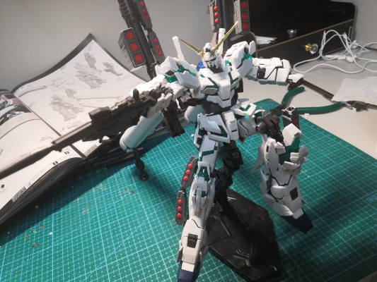 RG 1/144  全装独角兽高达