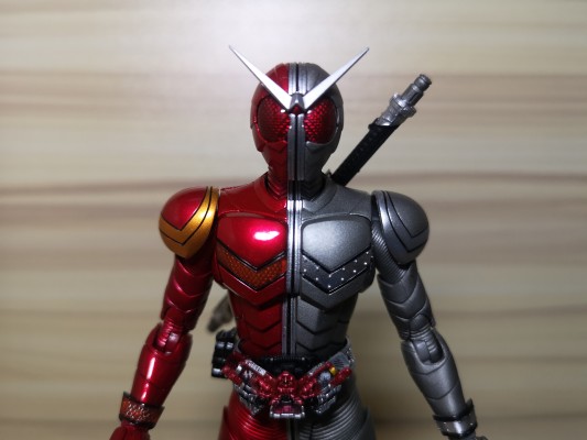 S.H.Figuarts(真骨雕制法)   假面骑士双骑 狂热金属形态