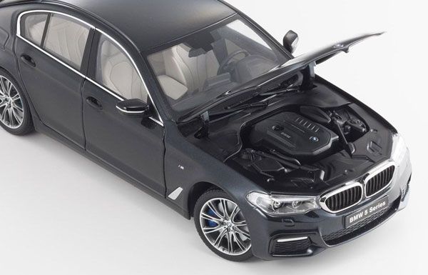 原创 1/18 BMW 5系 (G30) 宝石黑