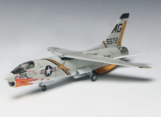 1/144 美国 F8U-2 舰载战斗机 十字军战士 “海盗旗中队” (2机SET)