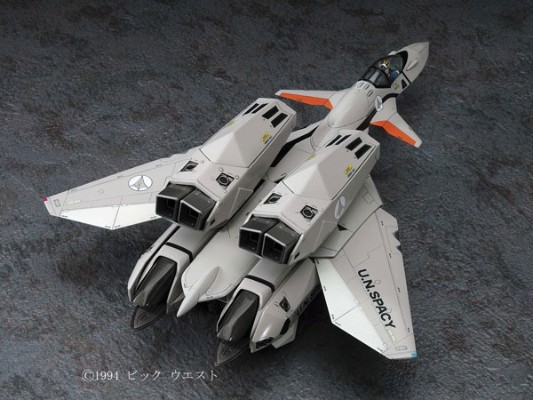 超时空要塞plus 1/72 VF-11B Super Thunderbolt