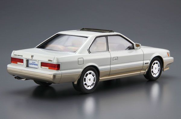 The Model Car No.111 1/24 Nissan UF31 Leopard Ultima V30 Twin-cam Turbo '90