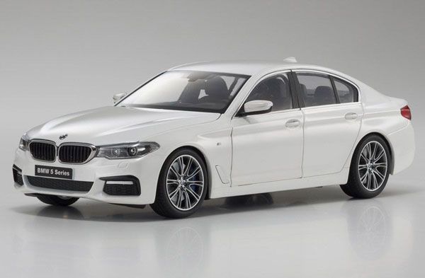 原创 1/18 BMW 5系 (G30) 矿物白