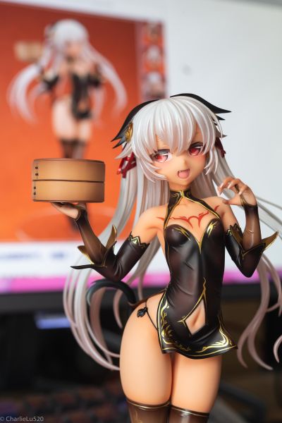 大褐色时代 褐色旗袍娘 菲琳娜·瓦尔