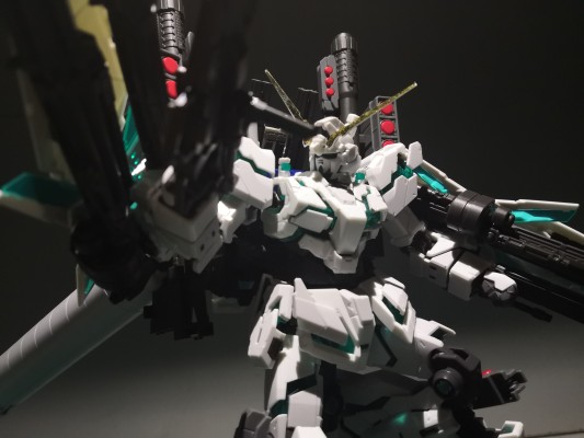 RG 1/144  全装独角兽高达