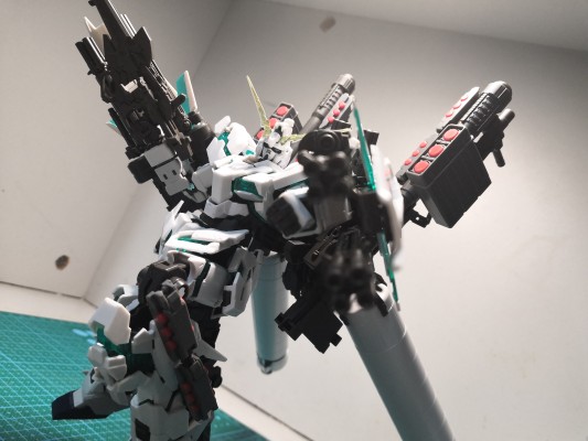 RG 1/144  全装独角兽高达
