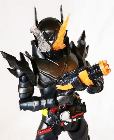 S.H.Figuarts 假面骑士创骑 兔子坦克危险形态