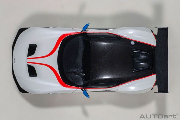 1/18 阿斯顿马丁 Vulcan (金属白 / 蓝 & 红 条纹)