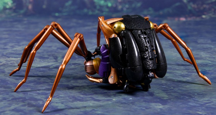变形金刚MP系列 (MP-46) 野兽之战 黑寡妇