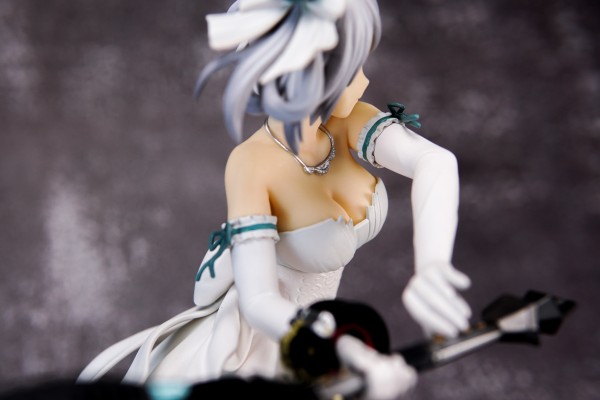 噬神者2 	雪儿·阿郎松 纯白纪念礼服Ver.