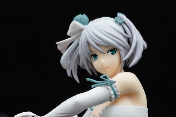 噬神者2 	雪儿·阿郎松 纯白纪念礼服Ver.