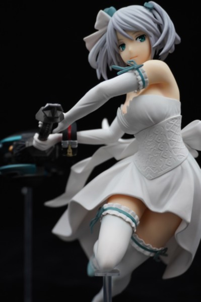 噬神者2 	雪儿·阿郎松 纯白纪念礼服Ver.