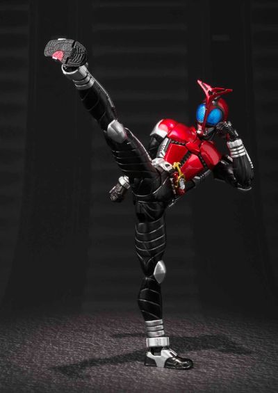 S.H.Figuarts(真骨雕制法) 假面骑士甲斗王 骑士形态