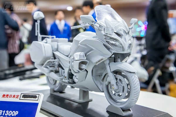 1/12 完成品摩托 YAMAHA FJR1300P 白色涂装 (警视厅)