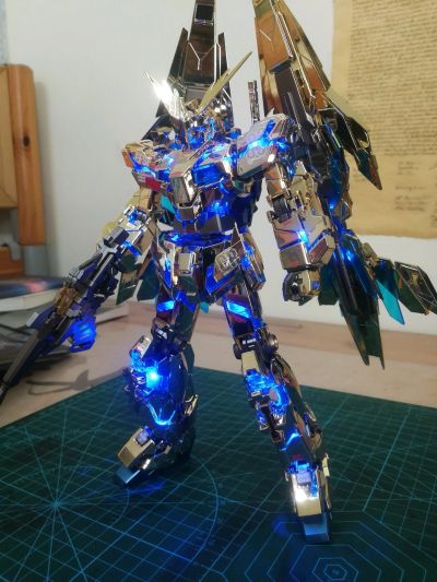 MG 1/100 机动战士高达UC RX-0 独角兽高达3号机 菲尼克斯