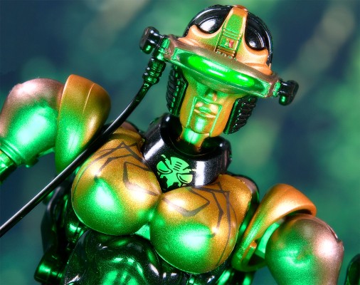 变形金刚MP系列 (MP-46) 野兽之战 黑寡妇