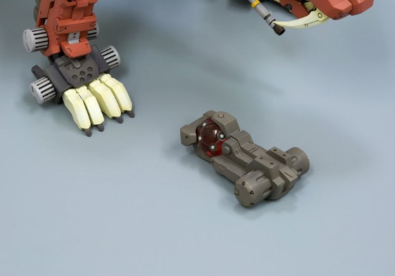 HMM系列 索斯机兽 EZ-016 剑齿虎 标识增强版