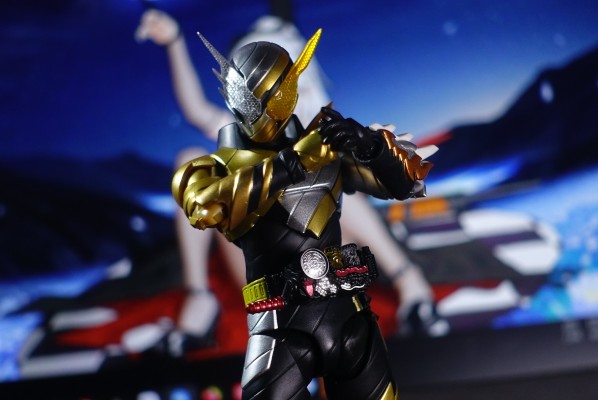 S.H.Figuarts  假面骑士创骑 实验形态  （兔子巨龙形态）