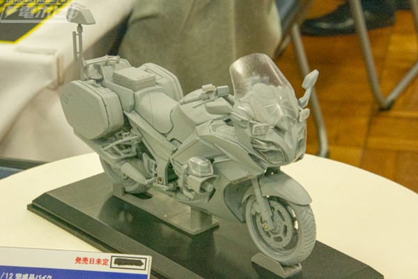 1/12 完成品摩托 YAMAHA FJR1300P 白色涂装 (警视厅)