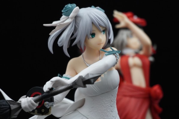 噬神者2 	雪儿·阿郎松 纯白纪念礼服Ver.