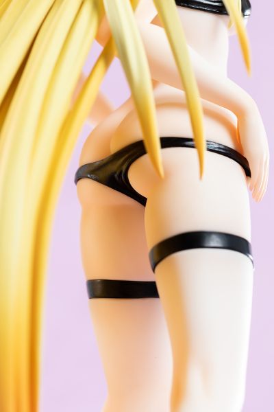 To LOVE Ru Darkness  金色暗影 泳装ver.