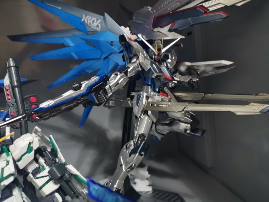 MG 1/100 自由高达【クリア外装パーツ付き】