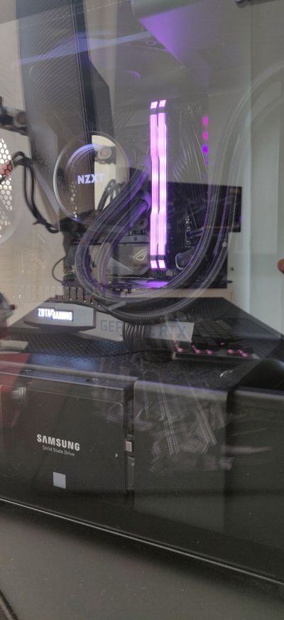 白色系性冷淡装修与手办摆放