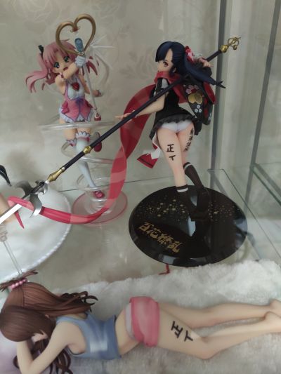 空虚啊，周末除了给手办贴字就是摆造型