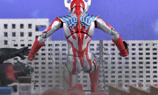 S.H.Figuarts 泰迦奥特曼 泰迦奥特曼