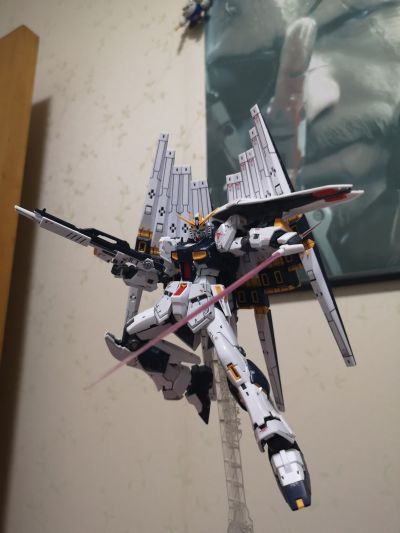 RG 1/144 ν高达专用双翼浮游炮强化装备