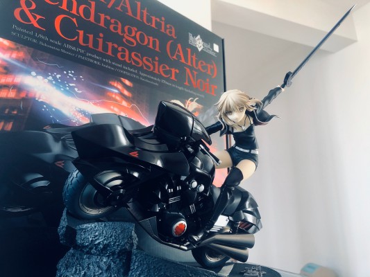 命运-冠位指定 剑士-阿尔托莉雅·潘德拉贡（Alter） 与 黑甲骑兵