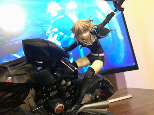 命运-冠位指定 剑士-阿尔托莉雅·潘德拉贡（Alter） 与 黑甲骑兵