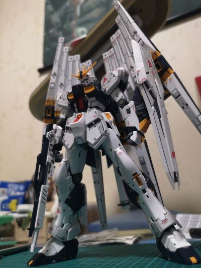 RG 1/144 ν高达专用双翼浮游炮强化装备