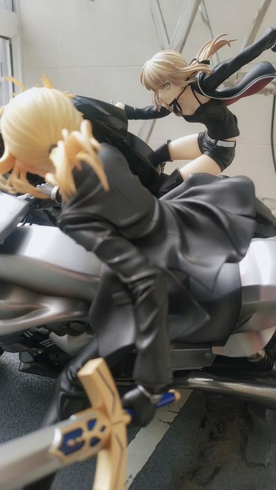 命运-冠位指定 剑士-阿尔托莉雅·潘德拉贡（Alter） 与 黑甲骑兵