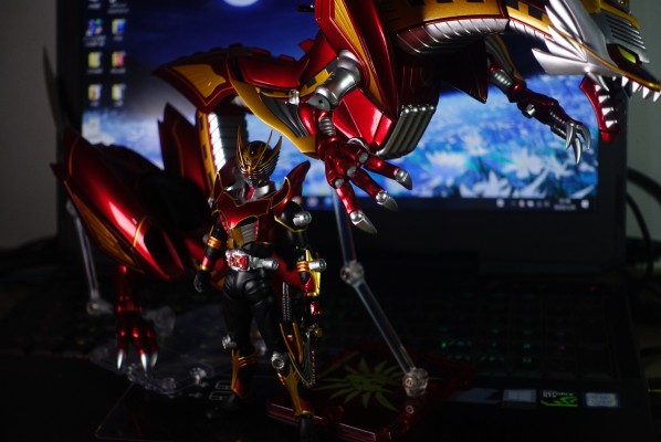 S.H.Figuarts  假面骑士龙骑生存形态