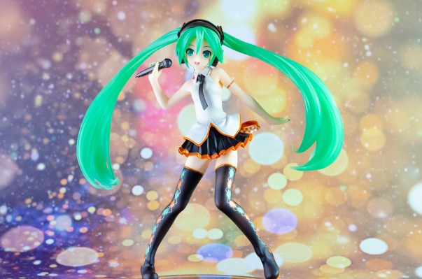 粘土人 #339b 初音未来 泳装Ver. 全家便利店 颜色