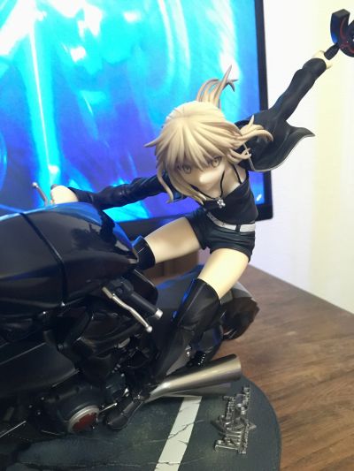 命运-冠位指定 剑士-阿尔托莉雅·潘德拉贡（Alter） 与 黑甲骑兵