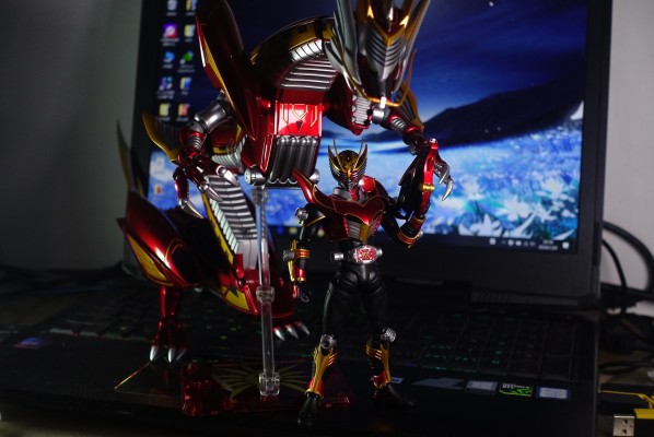 S.H.Figuarts  假面骑士龙骑生存形态